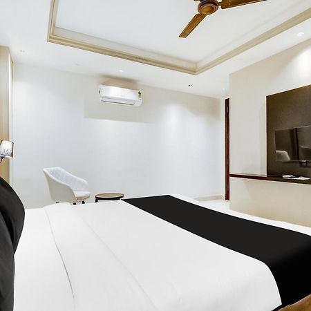 Hotel Super Townhouse Oak Udyog Vihar à Gurgaon Extérieur photo