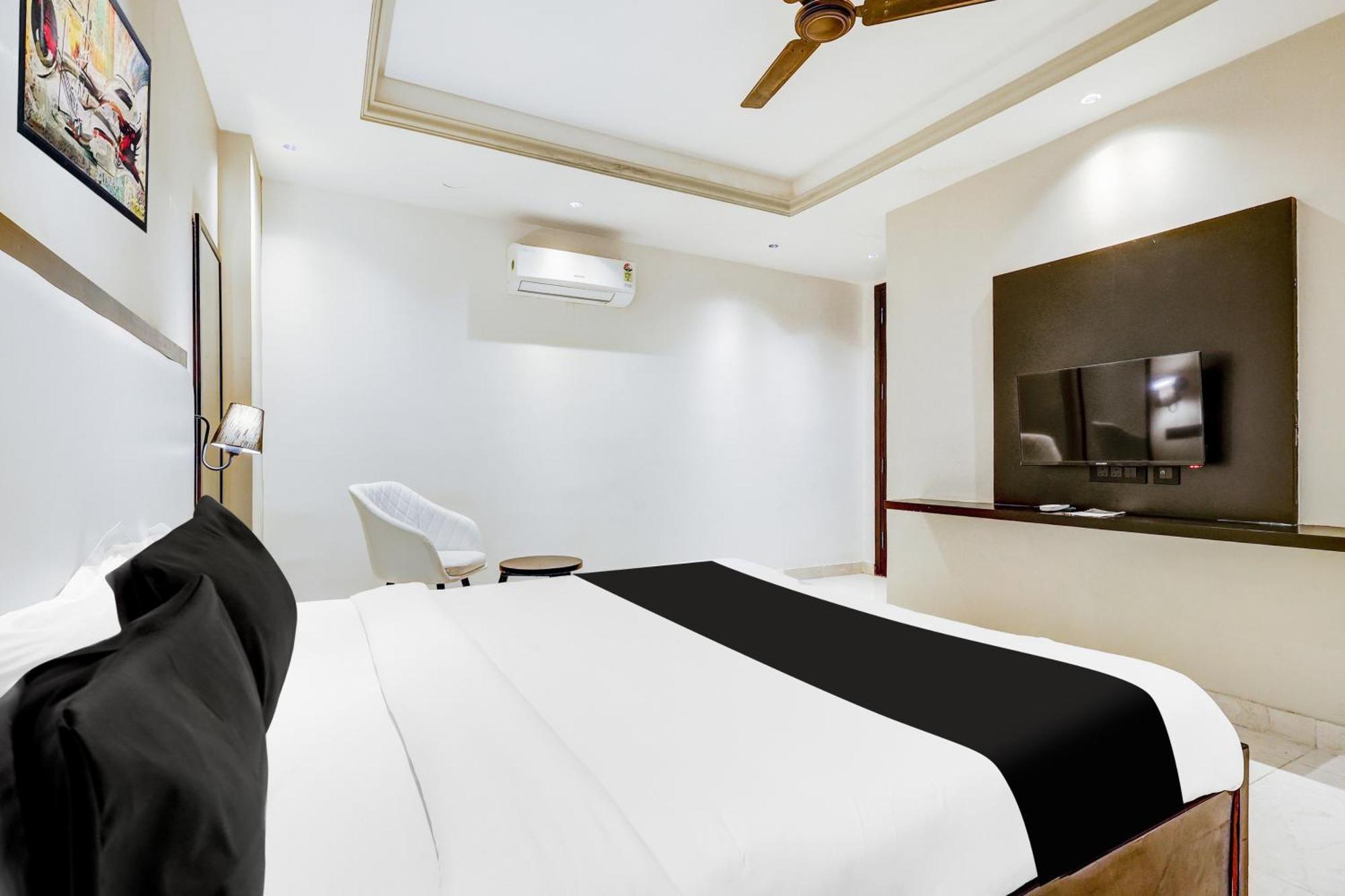 Hotel Super Townhouse Oak Udyog Vihar à Gurgaon Extérieur photo