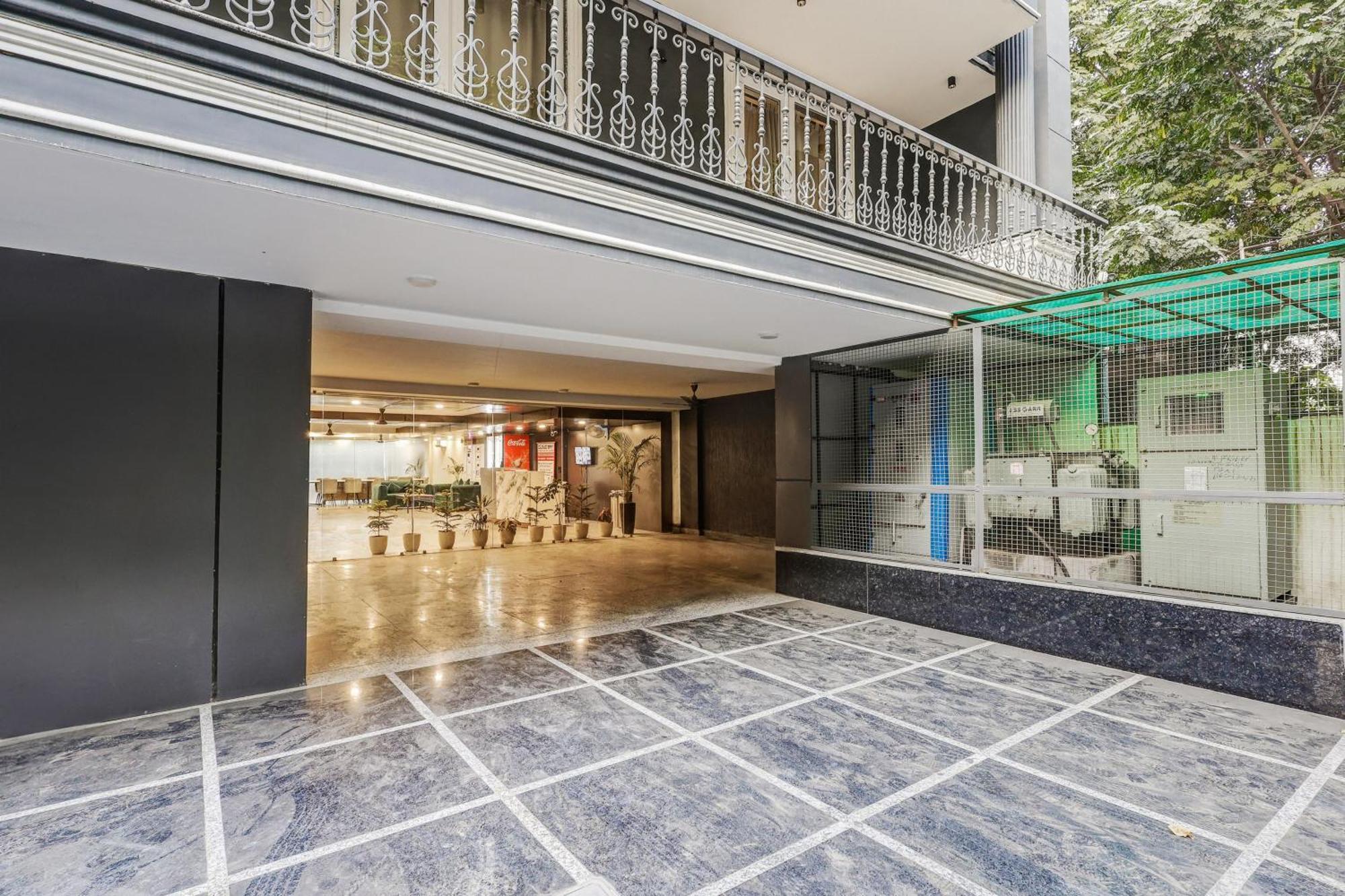 Hotel Super Townhouse Oak Udyog Vihar à Gurgaon Extérieur photo
