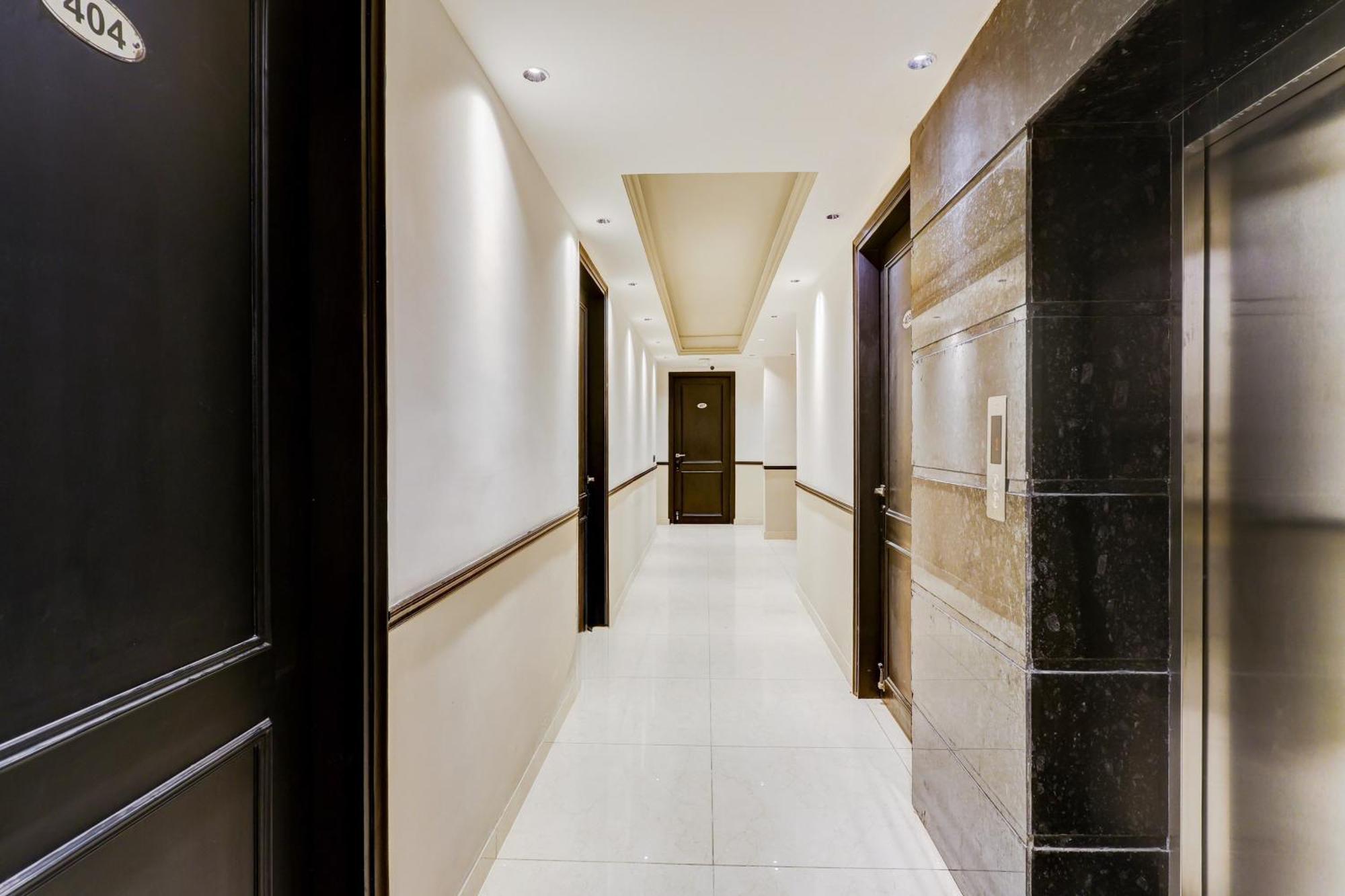 Hotel Super Townhouse Oak Udyog Vihar à Gurgaon Extérieur photo