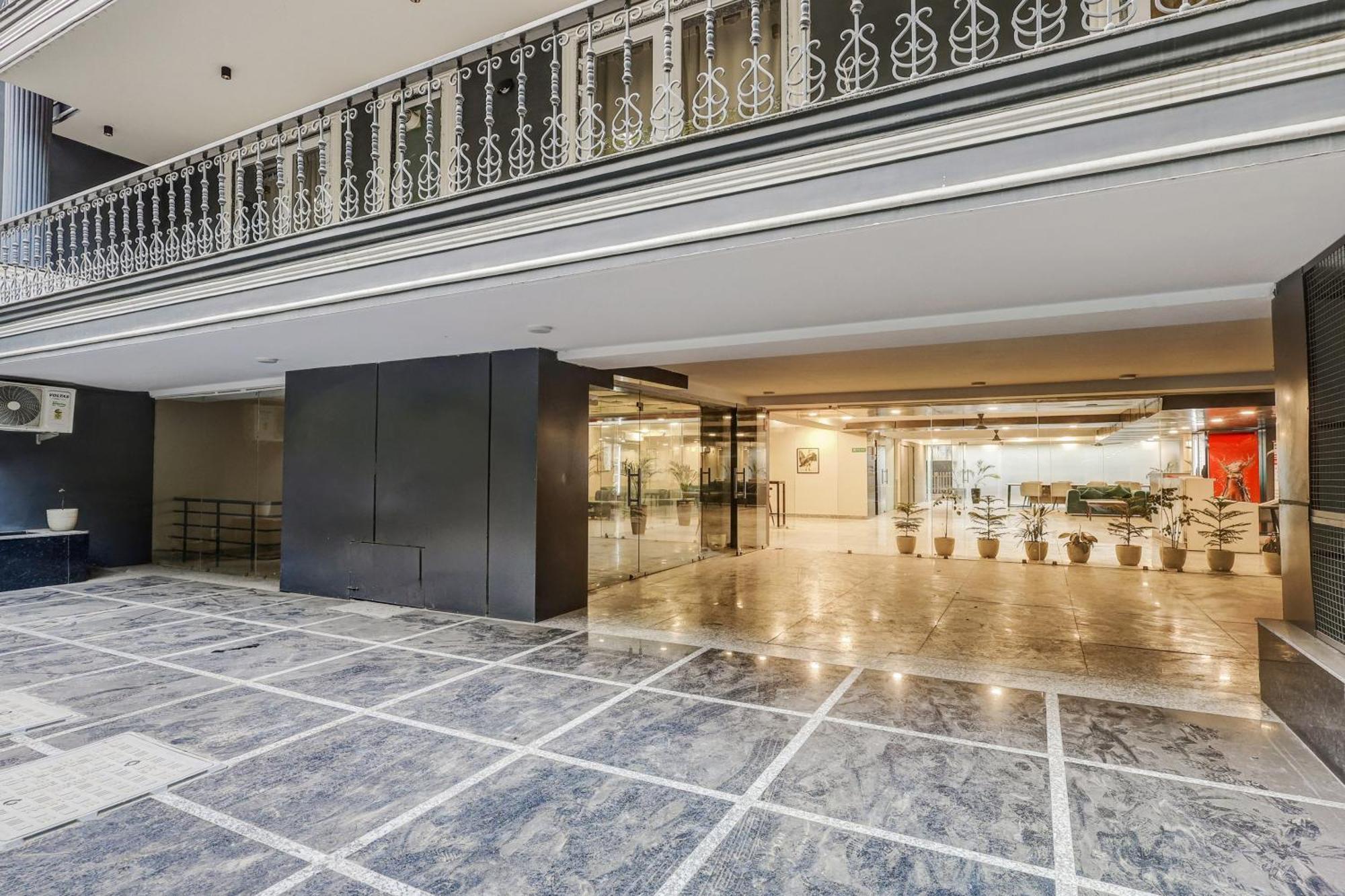 Hotel Super Townhouse Oak Udyog Vihar à Gurgaon Extérieur photo