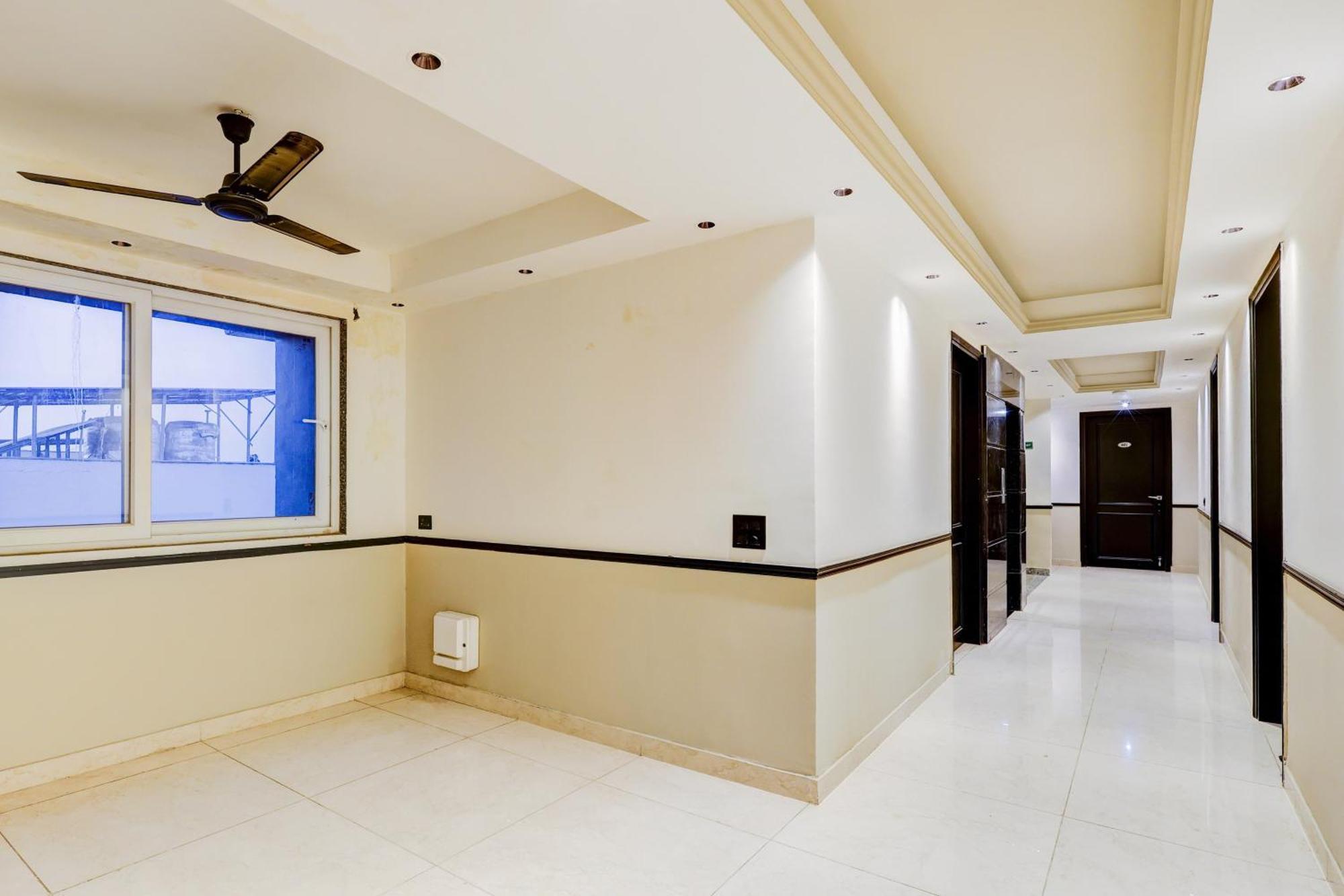 Hotel Super Townhouse Oak Udyog Vihar à Gurgaon Extérieur photo