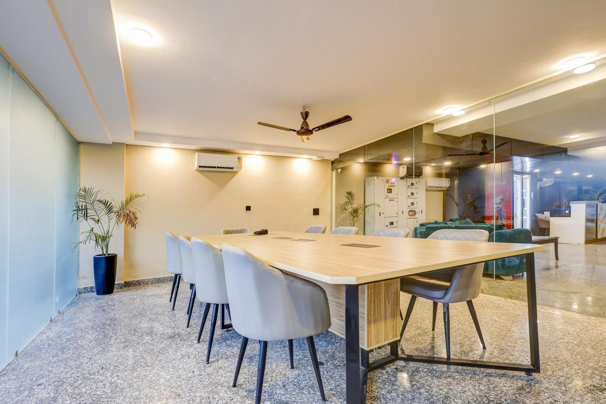 Hotel Super Townhouse Oak Udyog Vihar à Gurgaon Extérieur photo
