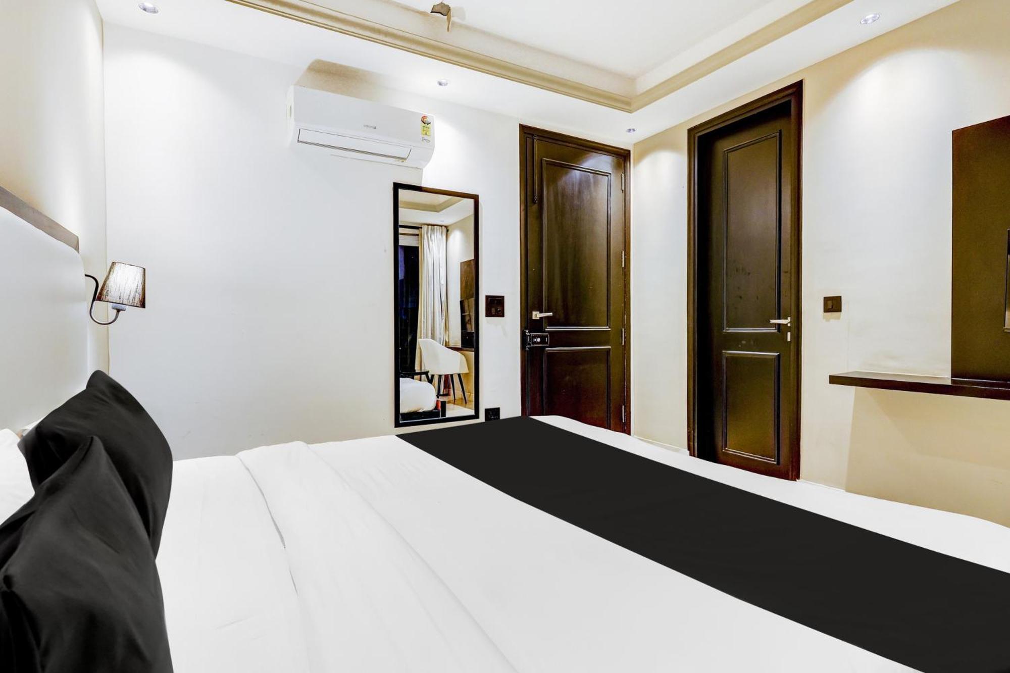 Hotel Super Townhouse Oak Udyog Vihar à Gurgaon Extérieur photo