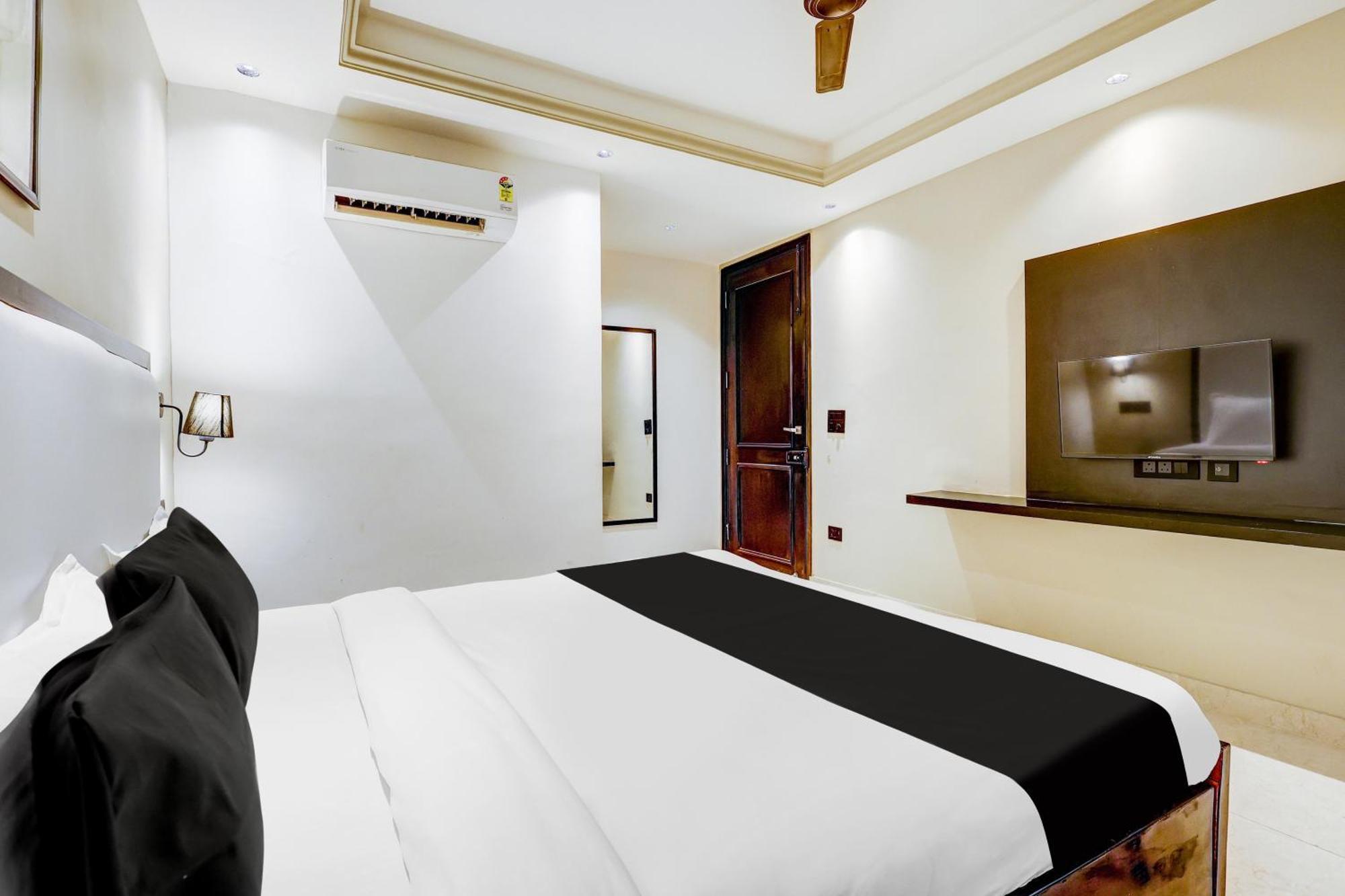 Hotel Super Townhouse Oak Udyog Vihar à Gurgaon Extérieur photo